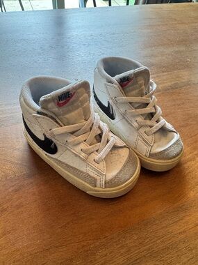 Nike Kids White Sneakers with Black Swoosh